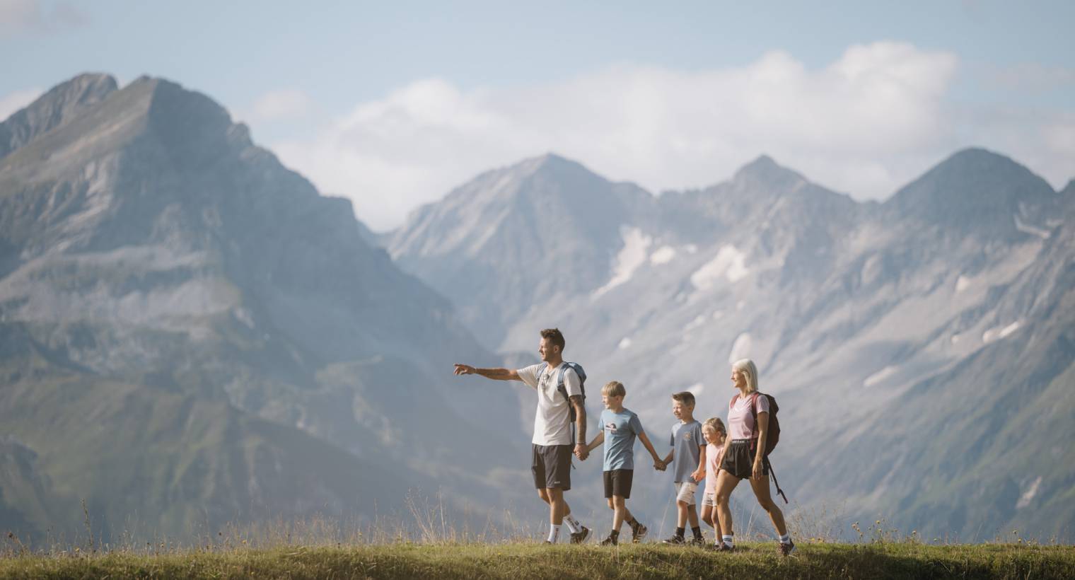 Wandern im Zillertal mit Familie und Bergpanorama