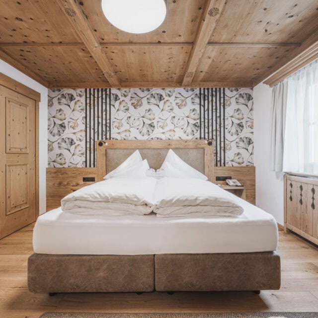 doppelzimmer auerberg3 Gemütliches Schlafzimmer mit Holzelementen