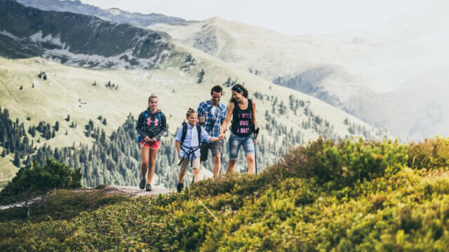 gaspingerhof sommer familie wandern zillertalarena