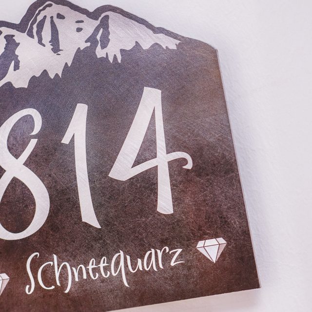 Zimmernummer 814, Schneequarz, Bergmotiv