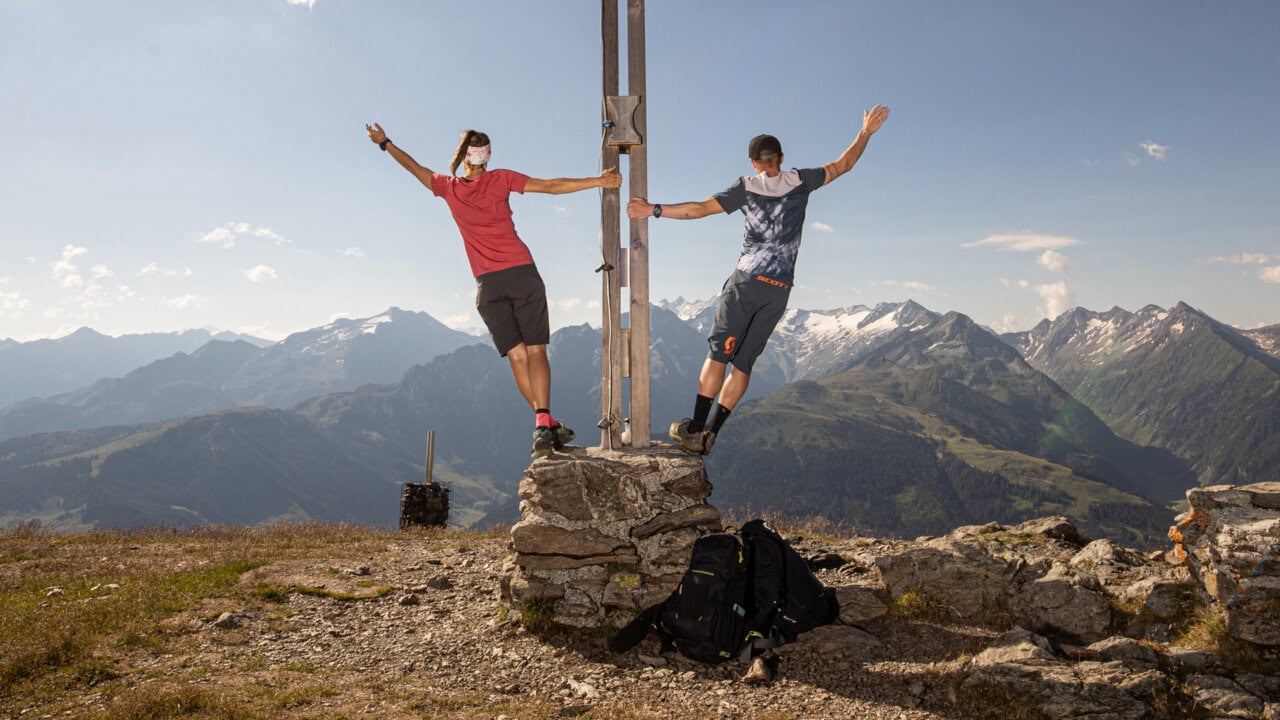 Gaspingerhof wandern sommer Isskogel Gipfelkreuz ZillertalArena