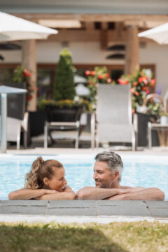 gaspingerhof wellness paar schwimmbad pool hoch 8245 web